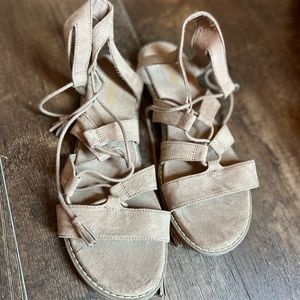 American Eagle brown strappy sandals size 8